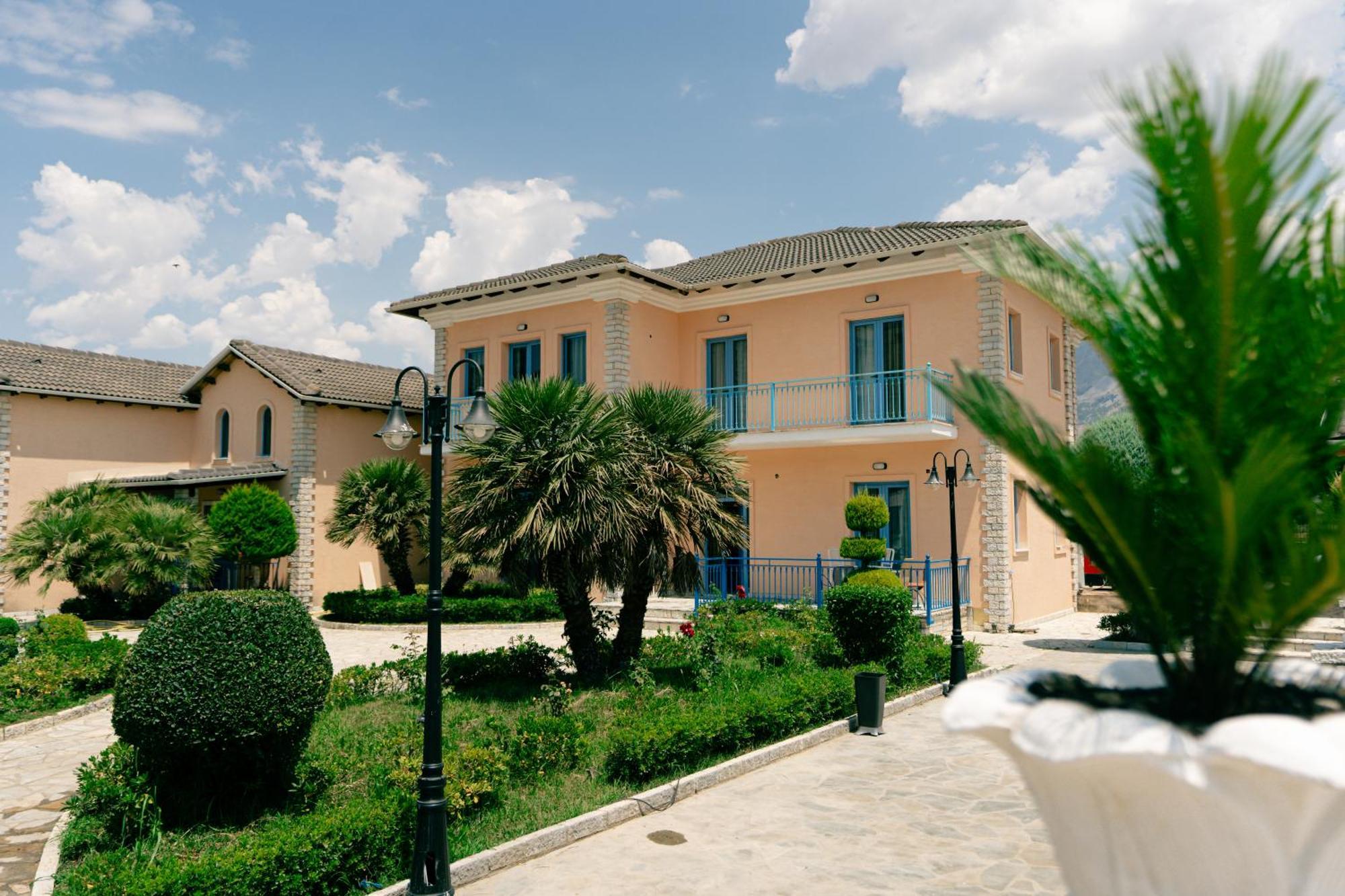 Gjirokastër Kronos Village מראה חיצוני תמונה