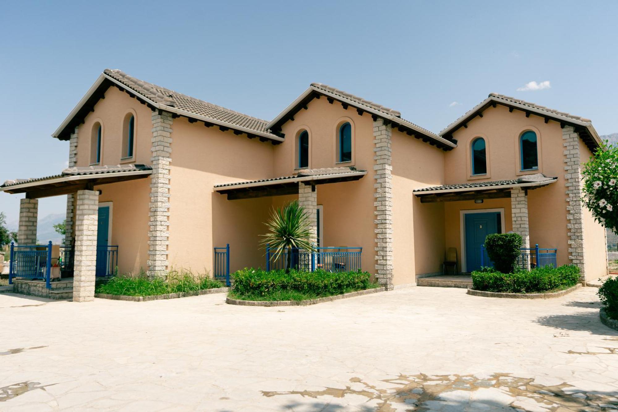 Gjirokastër Kronos Village מראה חיצוני תמונה