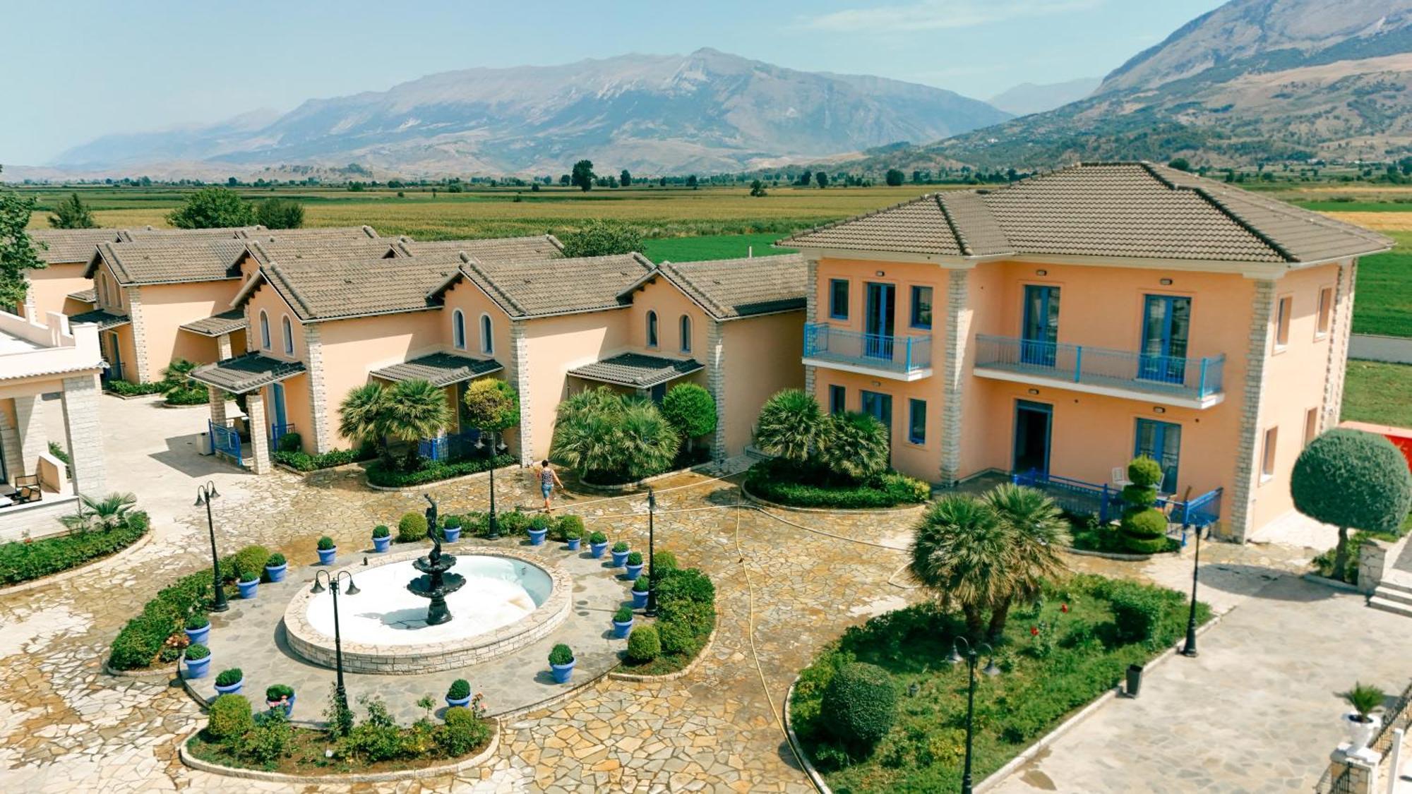 Gjirokastër Kronos Village מראה חיצוני תמונה