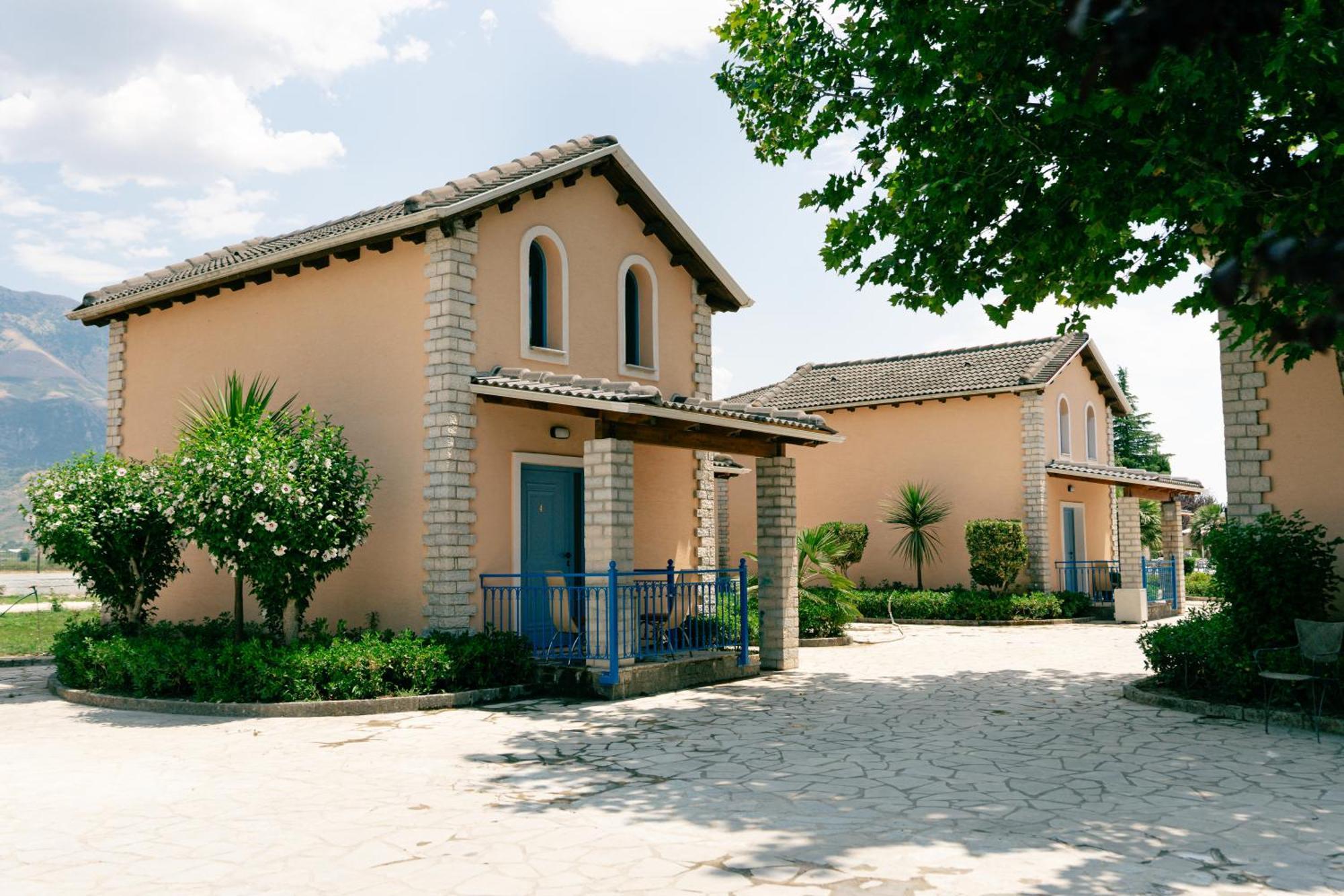 Gjirokastër Kronos Village מראה חיצוני תמונה